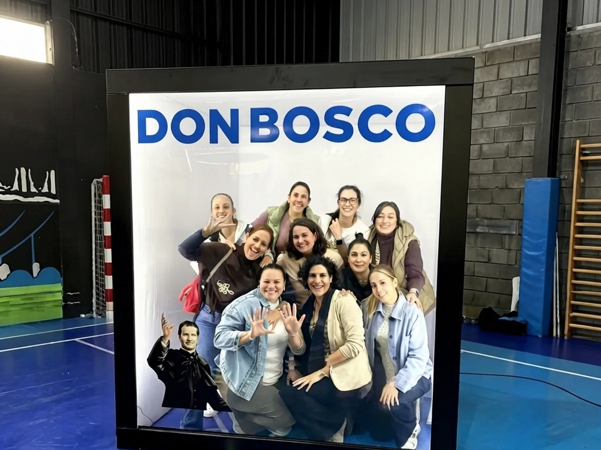 Magazine Photo Booth